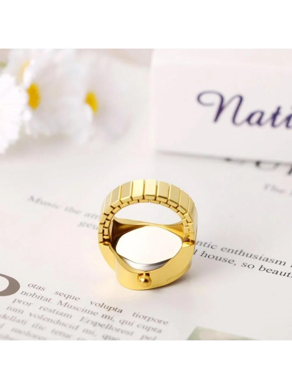Unisex Gold Analog Quartz Easy Read Adjustable Modern Heart Finger Ring Watch